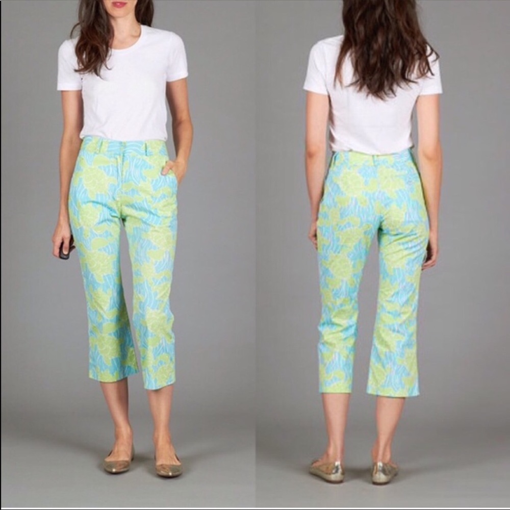 Adorable Lilly Pulitzer turtle capris